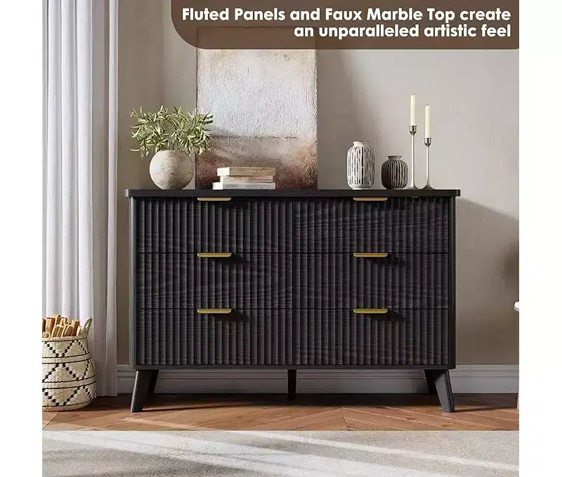 Commode à 6 tiroirs en bois avec façades cannelées et poignées dorées 119 cm