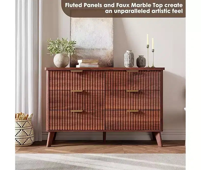 Commode à 6 tiroirs en bois avec façades cannelées et poignées dorées 119 cm