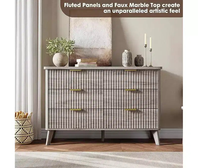 Commode à 6 tiroirs en bois avec façades cannelées et poignées dorées 119 cm
