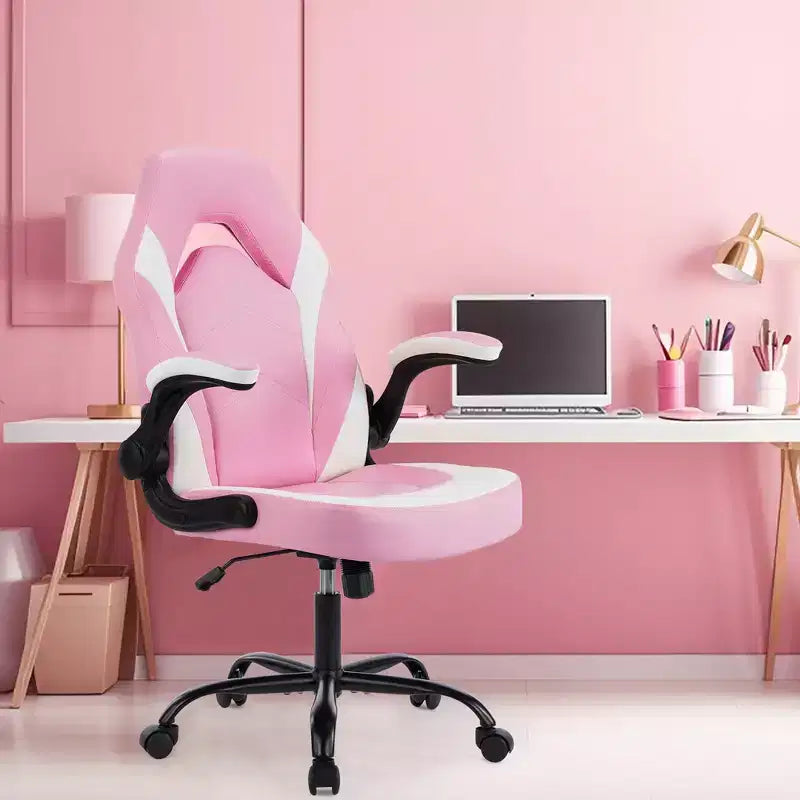 Chaise de bureau pivotante en similicuir avec dossier en S et croisillons.