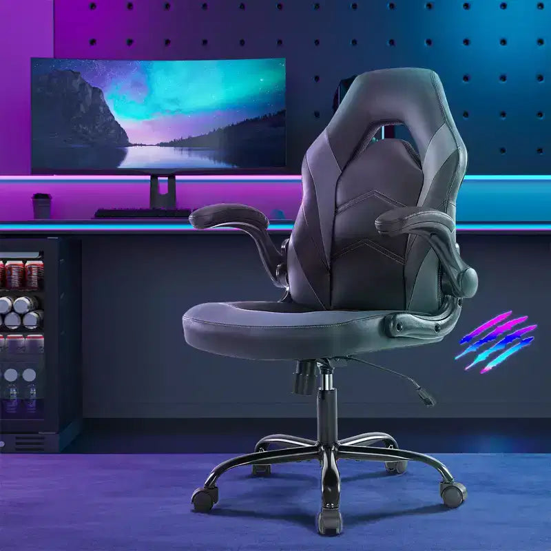 Chaise de bureau pivotante en similicuir avec dossier en S et croisillons.